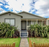 Reardon Place - moments from the family friendly Pea Soup Cove - Accommodation Melbourne