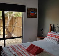 Red Ochre - Large 1BR with Private Courtyard - Accommodation Melbourne