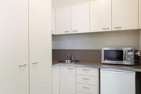 Redcliffe Motor Inn - Accommodation Melbourne 1