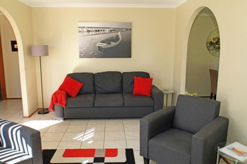 Relax And Unwind In Badgee - Accommodation Melbourne 2