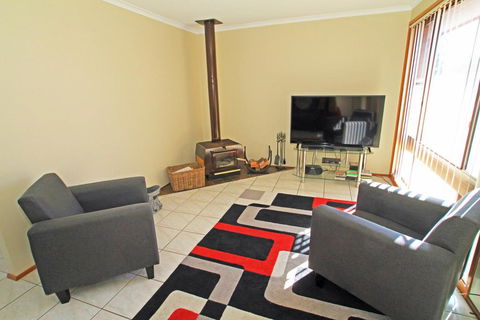 Relax And Unwind In Badgee - Accommodation Melbourne 0