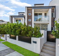 Relax in a Spacious  Modern Townhouse in Asquith - Accommodation Melbourne