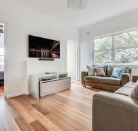 Renovated art deco flat close to city and harbour - Accommodation Melbourne