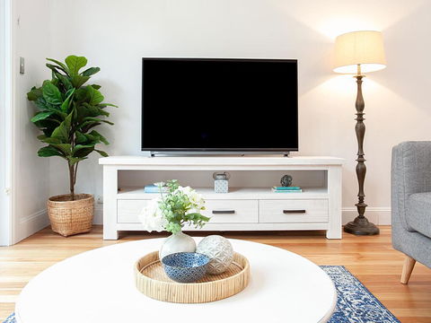 RIPPLES-hosted By:L'Abode Accommodation - Accommodation Melbourne 3