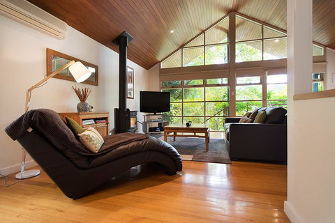 Romantic Treehouse Getaway - Accommodation Melbourne 0