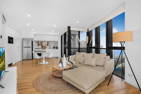 Roomy Apartment With Balcony, Parking, Ocean Views - Accommodation Melbourne 0