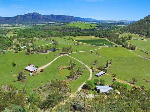 Rosa Estate In Broke - Two 3br House In Walking Distance To Cellar Doors - Accommodation Melbourne 1