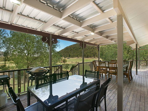 Rosa Estate In Broke - Two 3br House In Walking Distance To Cellar Doors - Accommodation Melbourne 0