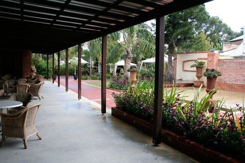 Rose & Crown Hotel - Accommodation Melbourne 3