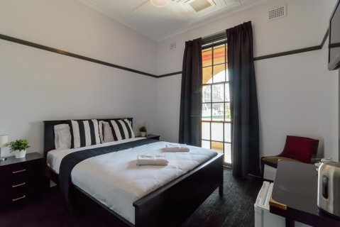 Royal Hotel Ryde - Accommodation Melbourne 0
