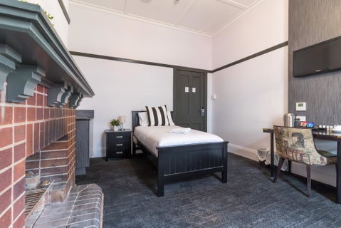 Royal Hotel Ryde - Accommodation Melbourne 1
