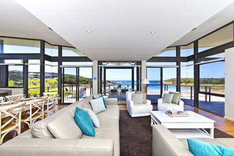 Sails On The Beachfront - Exclusive Seaside Home - Accommodation Melbourne 3