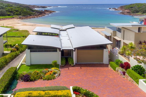 Sails On The Beachfront - Exclusive Seaside Home - Accommodation Melbourne 0