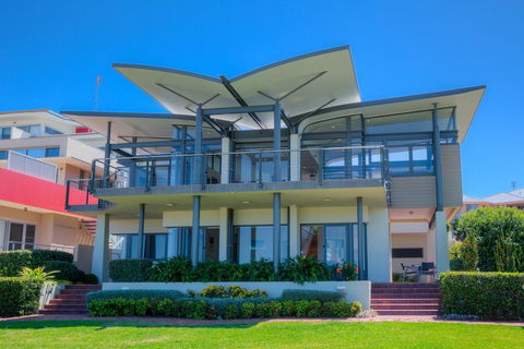 Sails On The Beachfront - Exclusive Seaside Home - Accommodation Melbourne 1