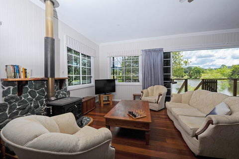 Samford Lakes - Accommodation Melbourne 0