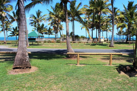 Sarina Beach Motel - Accommodation Melbourne 1