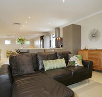 Seal 4 Bedroom House by Shoalwater Executive Homes - Accommodation Melbourne