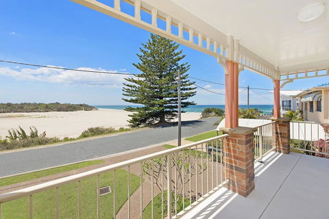 SEASCAPE - An Enticing Lakeside Escape - Accommodation Melbourne 0