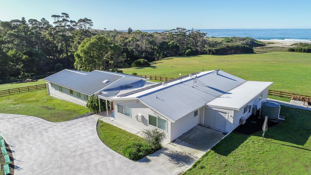 Chain Of Lagoons TAS Accommodation Melbourne