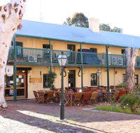 Settlers House - Accommodation Melbourne
