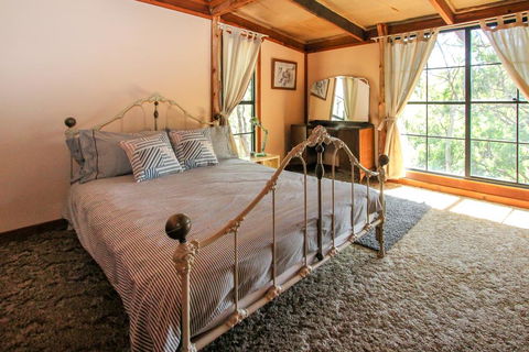 Shady Creek Eco Cabin, Peaceful Country Getaway - Accommodation Melbourne 0