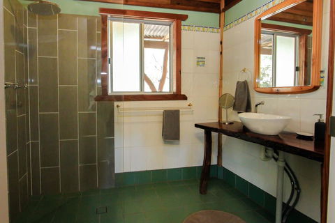Shady Creek Eco Cabin, Peaceful Country Getaway - Accommodation Melbourne 3