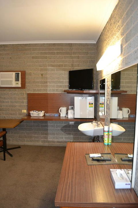 Shamrock Hotel Motel Balranald - Accommodation Melbourne 1