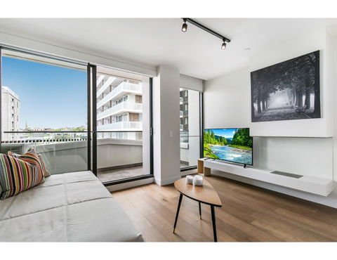 Shop Til You Drop At Sleek Unit In Hip Area - Accommodation Melbourne 0