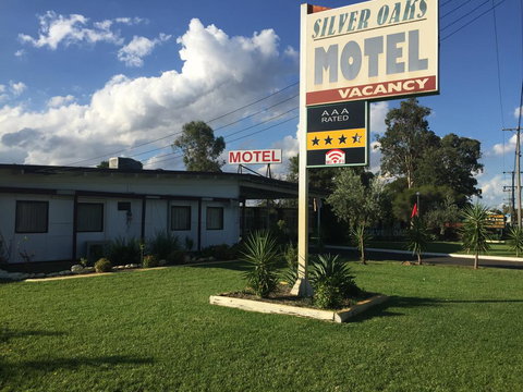 Silver Oaks Motel - Accommodation Melbourne 2
