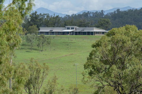 Skyline Farm House - Accommodation Melbourne 1