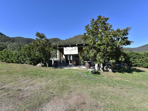 Somerville Wines Farmstay In Broke, Super Cute House On Working Farm. Walk For Miles. - Accommodation Melbourne 1