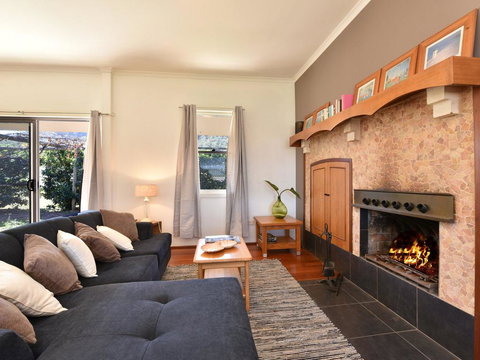 Somerville Wines Farmstay In Broke, Super Cute House On Working Farm. Walk For Miles. - Accommodation Melbourne 0