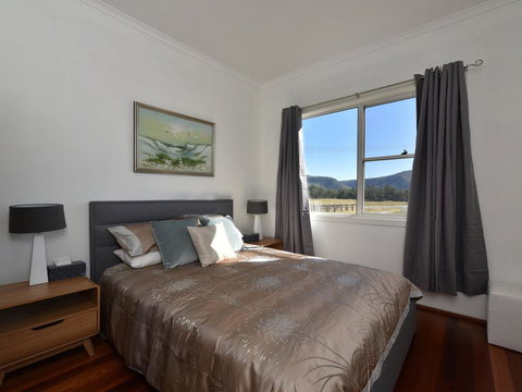 Somerville Wines Farmstay In Broke, Super Cute House On Working Farm. Walk For Miles. - Accommodation Melbourne 3