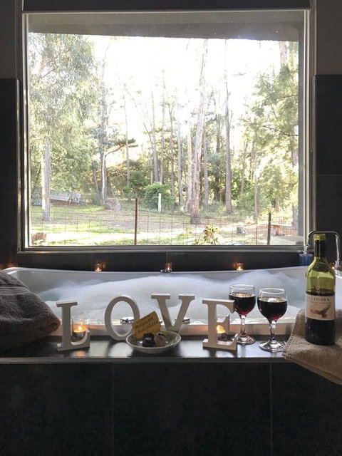 Spa Suites At RAVEN - Accommodation Melbourne 0