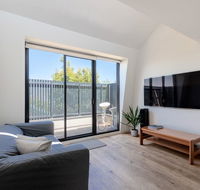 Spacious 2 Bedroom Inner City Townhouse with Private Rooftop - Accommodation Melbourne