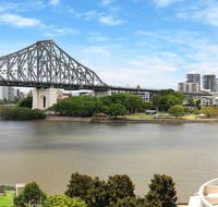 Spacious Executive 3 Bedroom - Brisbane CBD - Views - Pool - WIFI - Free parking - Melbourne 4u