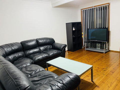 Spacious Townhouse In Wollongong - Accommodation Melbourne 1