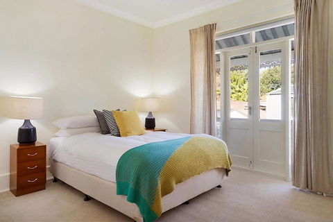 Spacious Victorian With Harbour View Terrace - Accommodation Melbourne 1