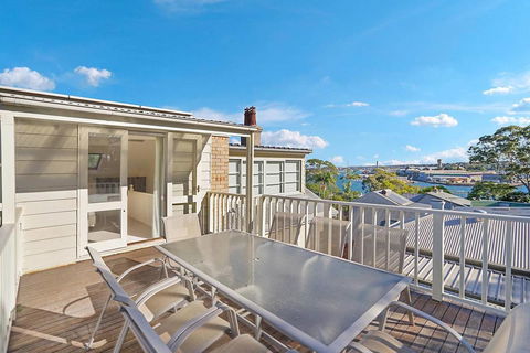 Spacious Victorian With Harbour View Terrace - Accommodation Melbourne 3