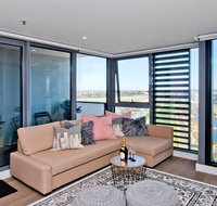 Spectacular Private Balcony Views with Pool - Accommodation Melbourne