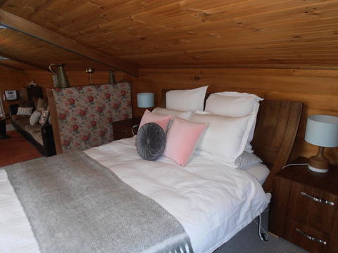 Springmead Rustic Cabin - Melbourne 4u 0