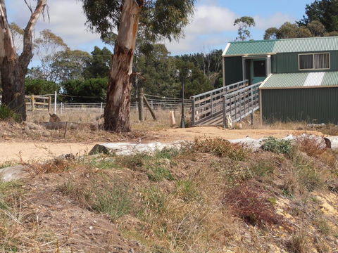 Springmead Rustic Cabin - Melbourne 4u 1