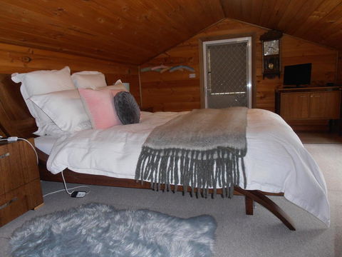 Springmead Rustic Cabin - Melbourne 4u 2