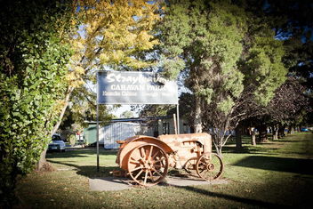 Strayleaves Caravan Park with Accommodation Melbourne