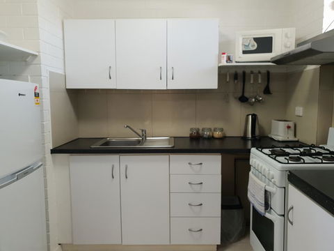 Studio 412 - Ocean And Sunset Views On A Budget - Accommodation Melbourne 3