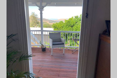 Stunning Queenslander - Accommodation Melbourne 3