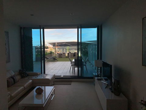 Stunning Riverside Apartment Near MCEC And Casino! - Melbourne 4u 3