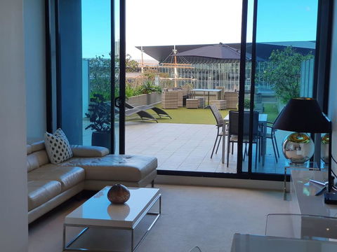 Stunning Riverside Apartment Near MCEC And Casino! - Melbourne 4u 0