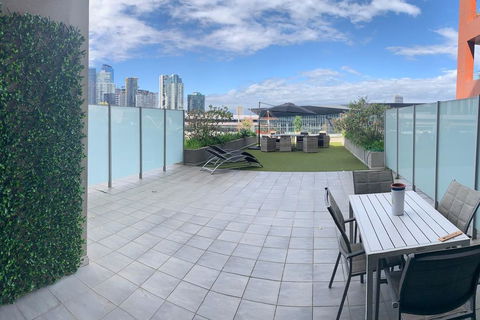 Stunning Riverside Apartment Near MCEC And Casino! - Melbourne 4u 2