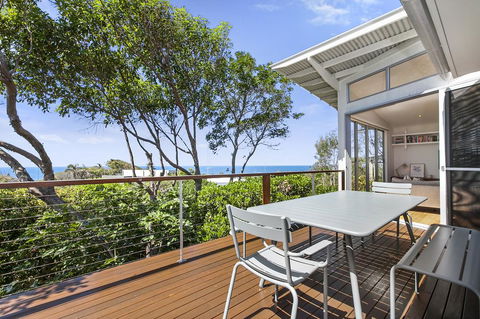 Stunning Seaviews, Sunshine Beach - Accommodation Melbourne 3